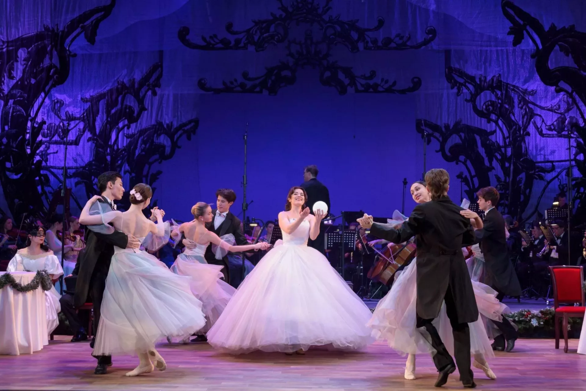 Рождественский бал в Опере: Праздничный концерт